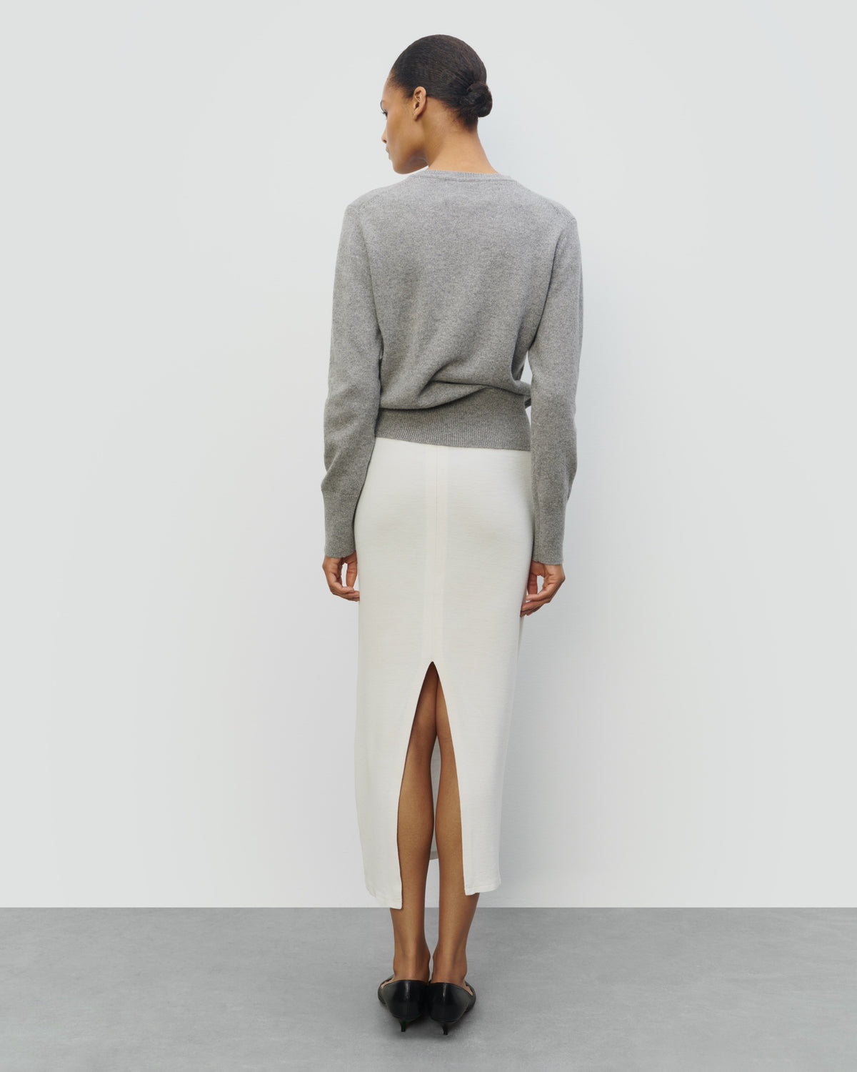 COTTON WOOL LIGHTWEIGHT VNECK in M.GREY - back view #colour_M.GREY