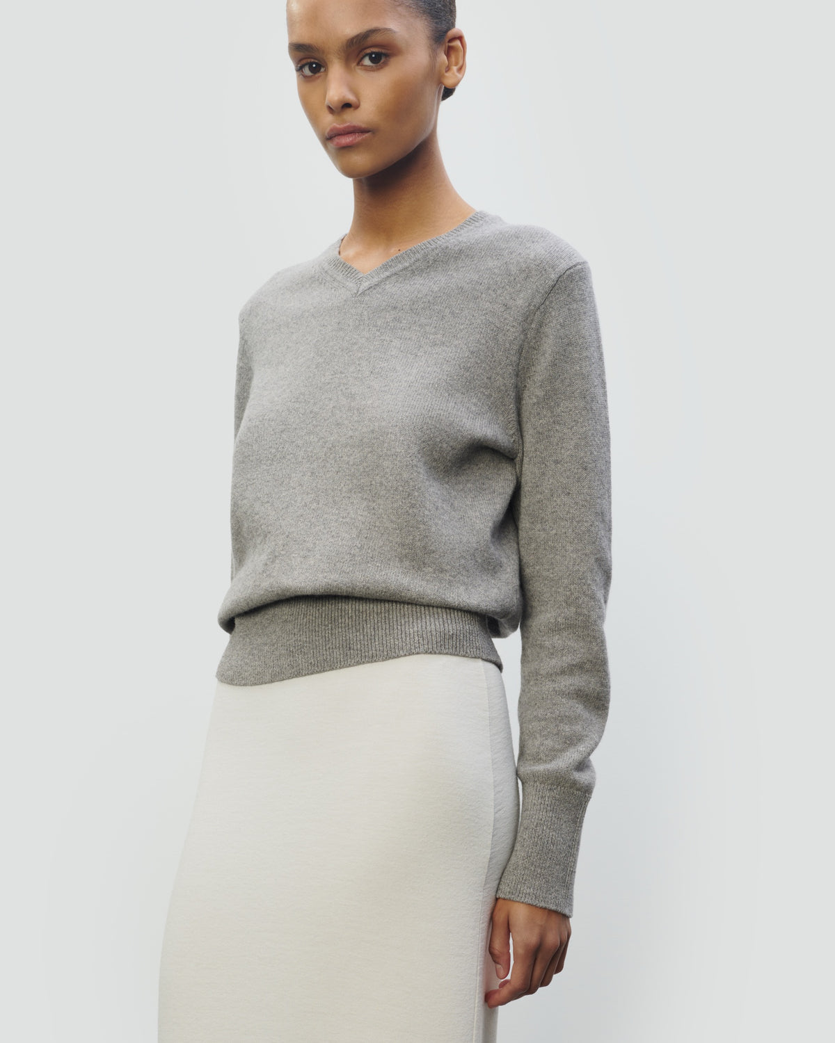 COTTON WOOL LIGHTWEIGHT VNECK in M.GREY - side view #colour_M.GREY