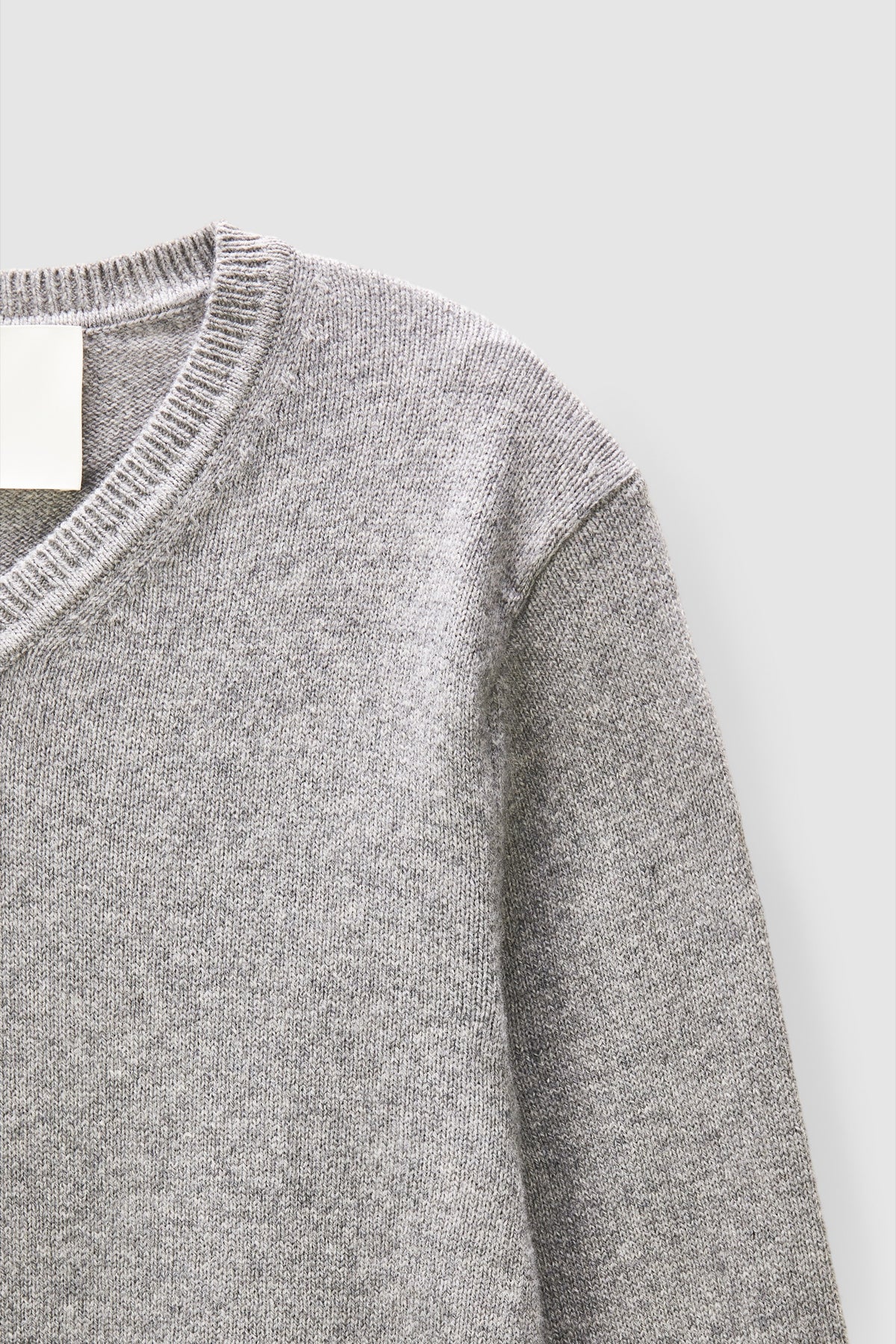 COTTON WOOL LIGHTWEIGHT VNECK in M.GREY - detail #colour_M.GREY