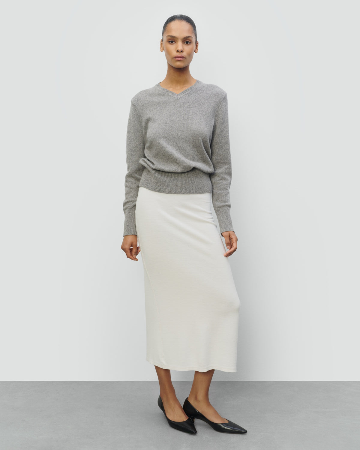 COTTON WOOL LIGHTWEIGHT VNECK in M.GREY - front view #colour_M.GREY