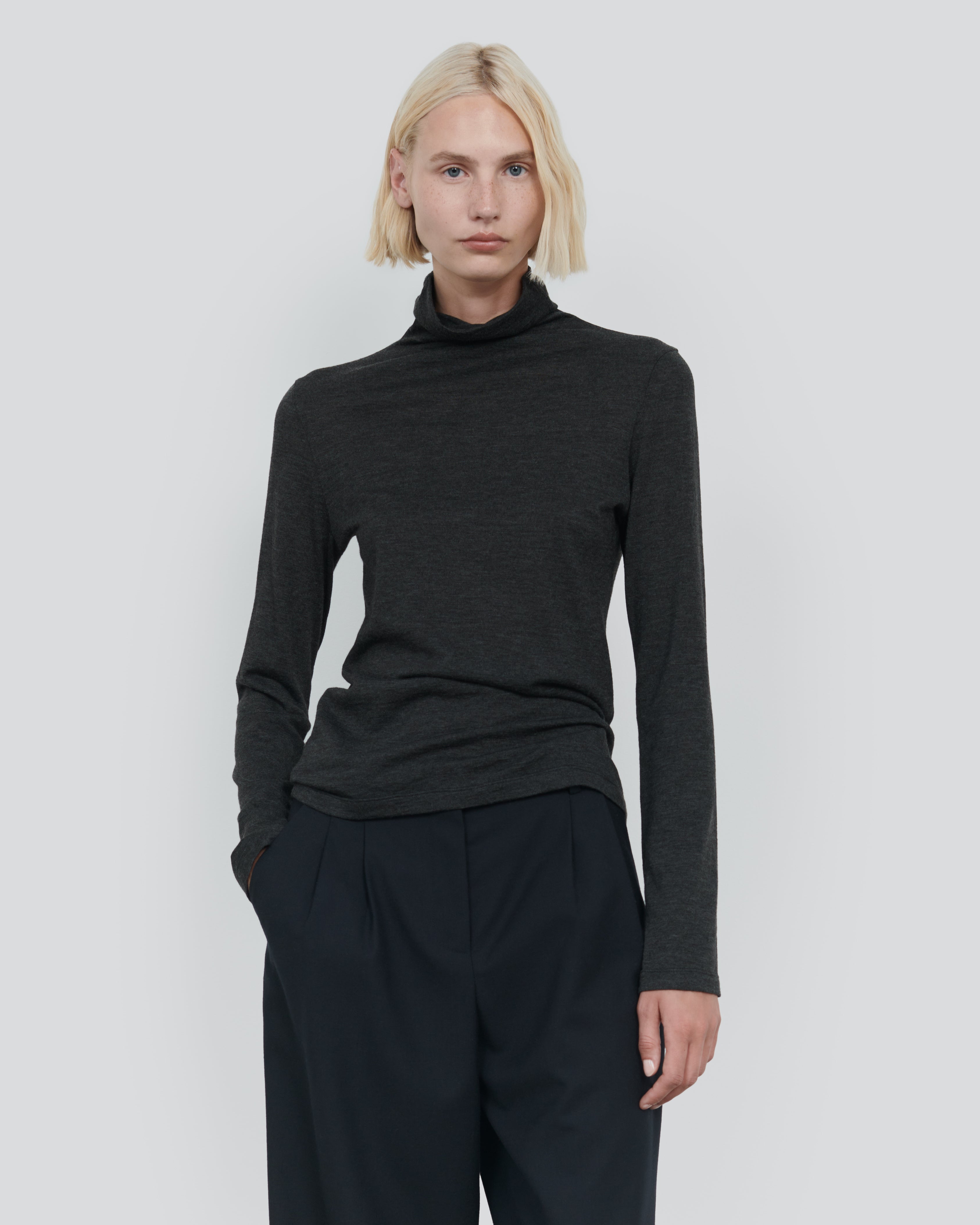 CASHMERE BLEND SLIM TURTLENECK