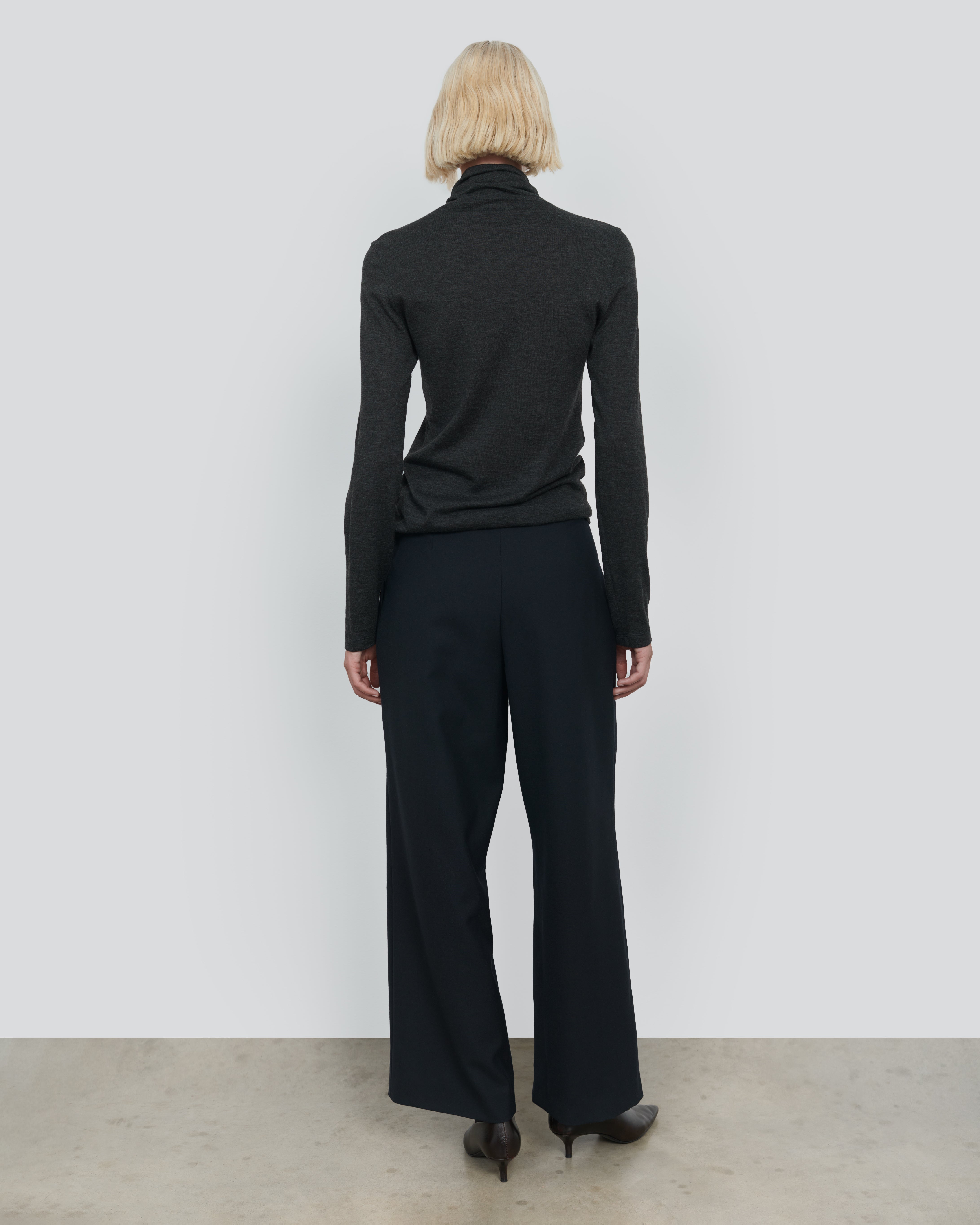 CASHMERE BLEND SLIM TURTLENECK