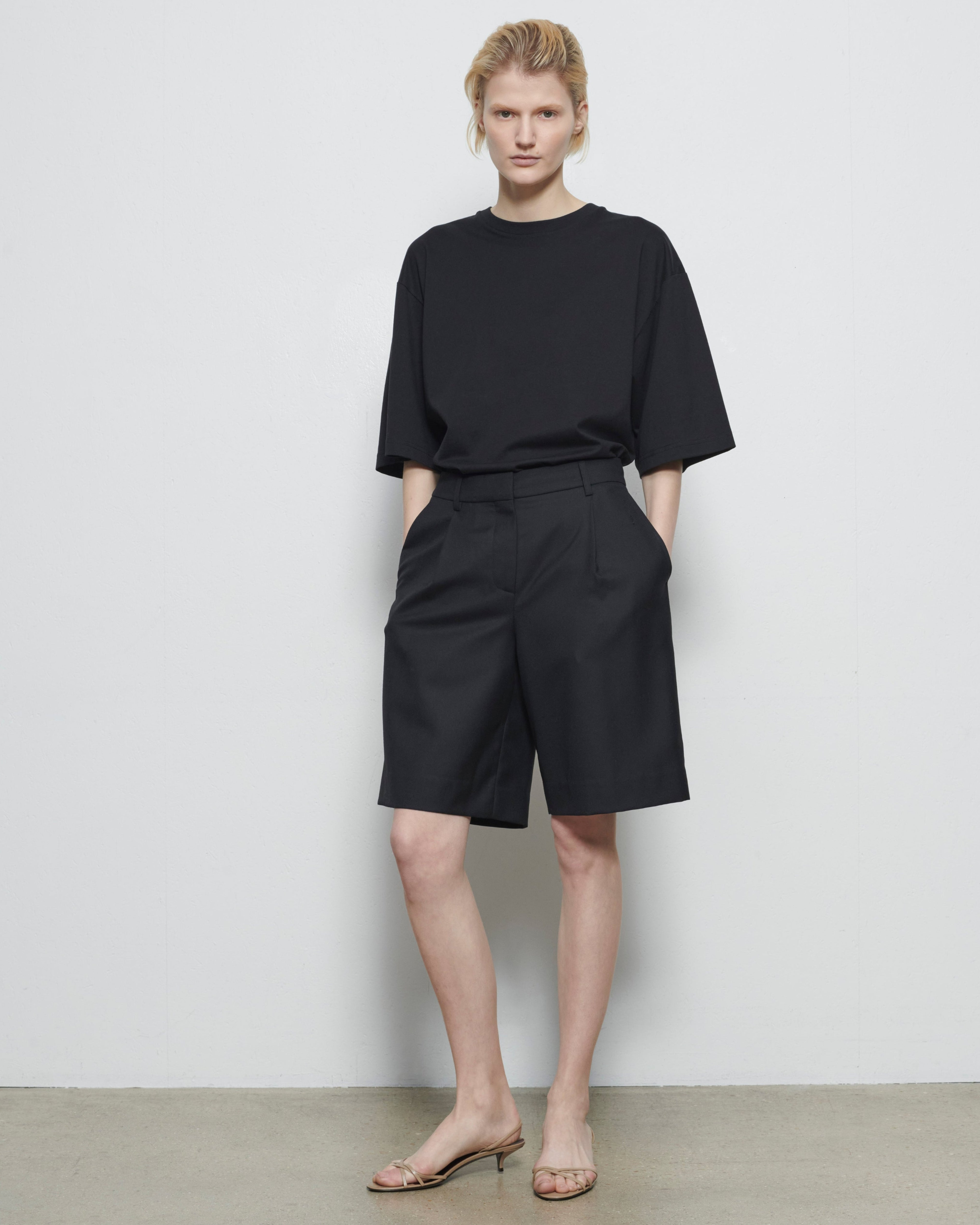 WOOL SILK PLEATED SHORT