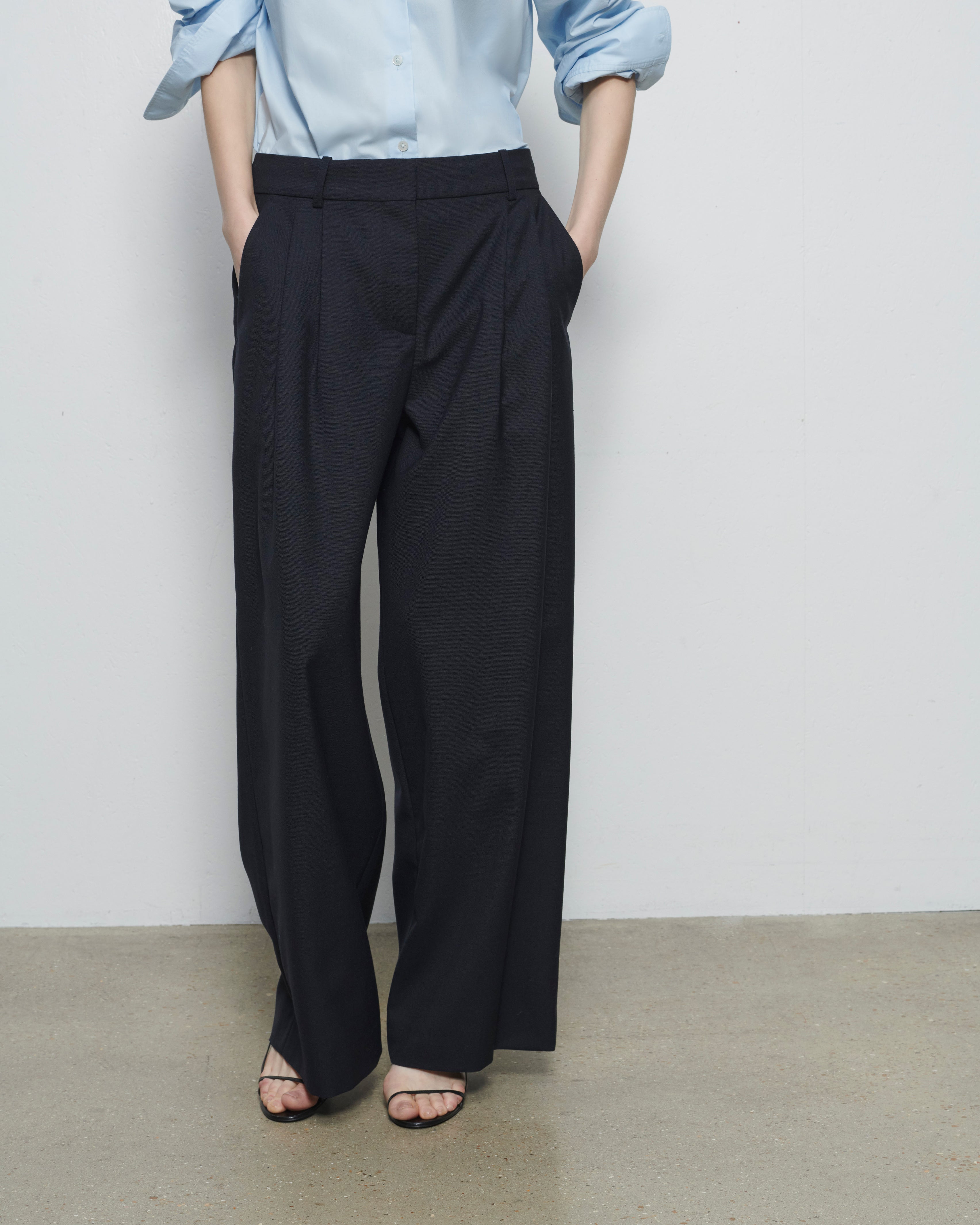 ESSENTIAL WOOL TROUSERS