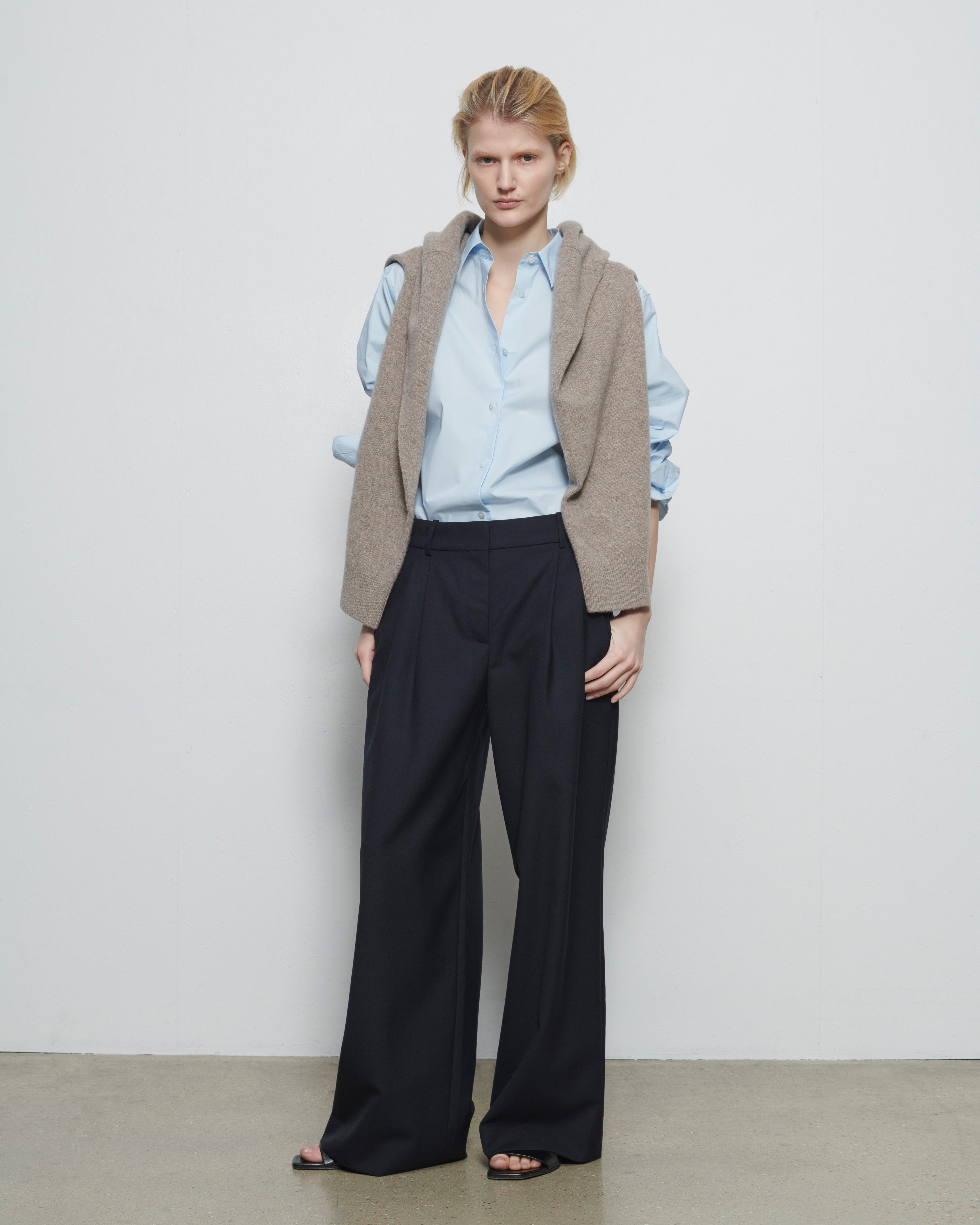 ESSENTIAL WOOL TROUSERS