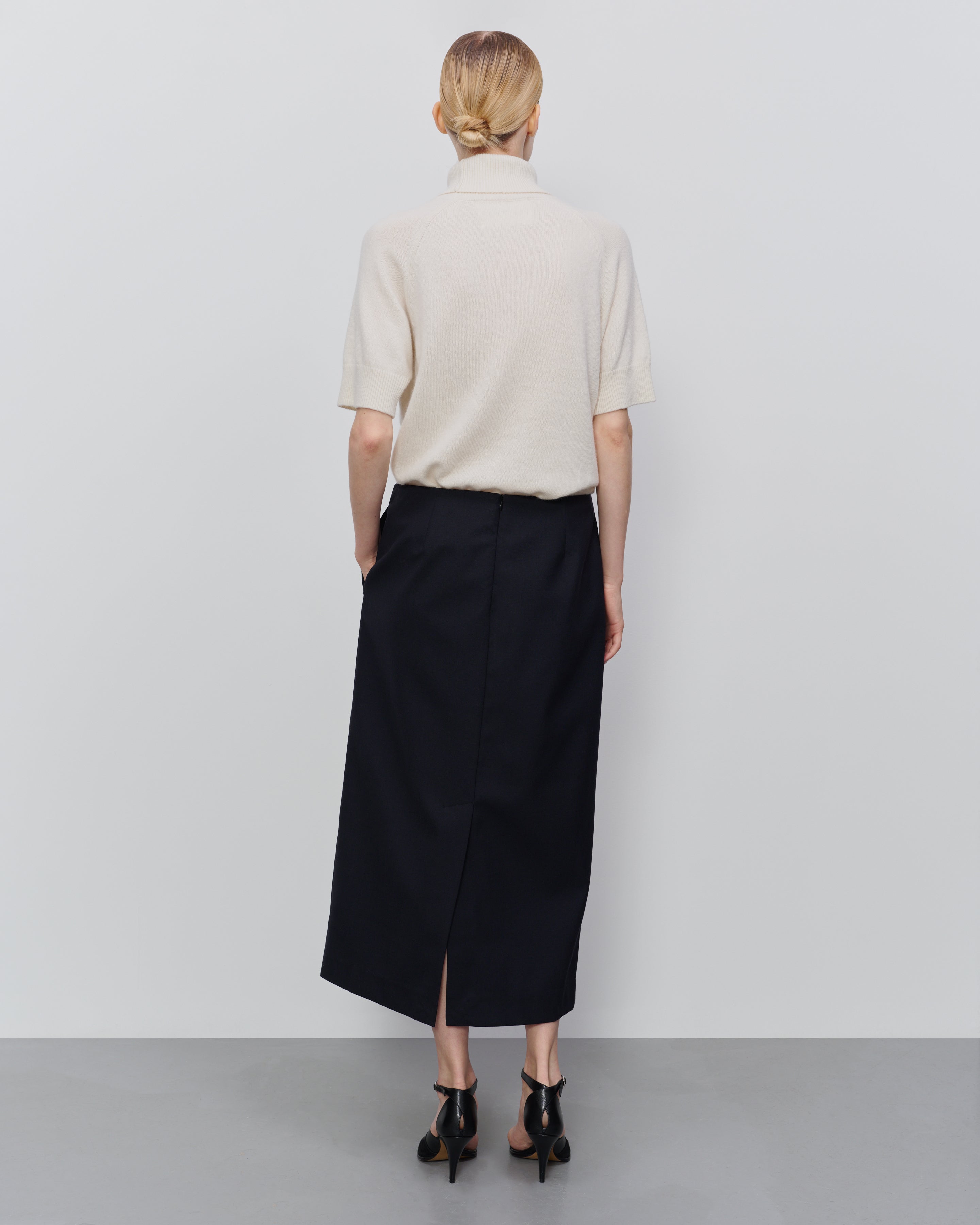 ESSENTIAL WOOL SUITING SKIRT