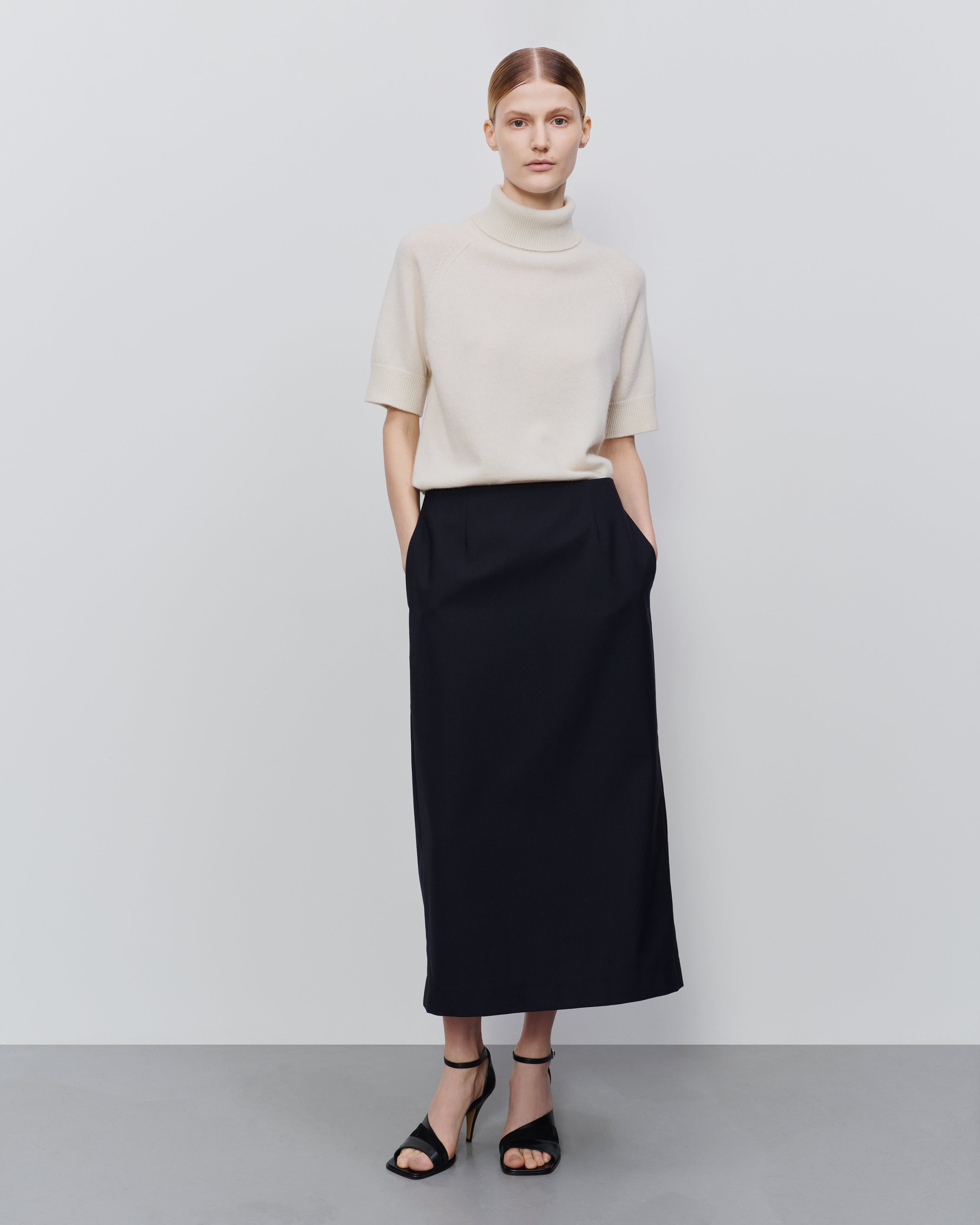 ESSENTIAL WOOL SUITING SKIRT