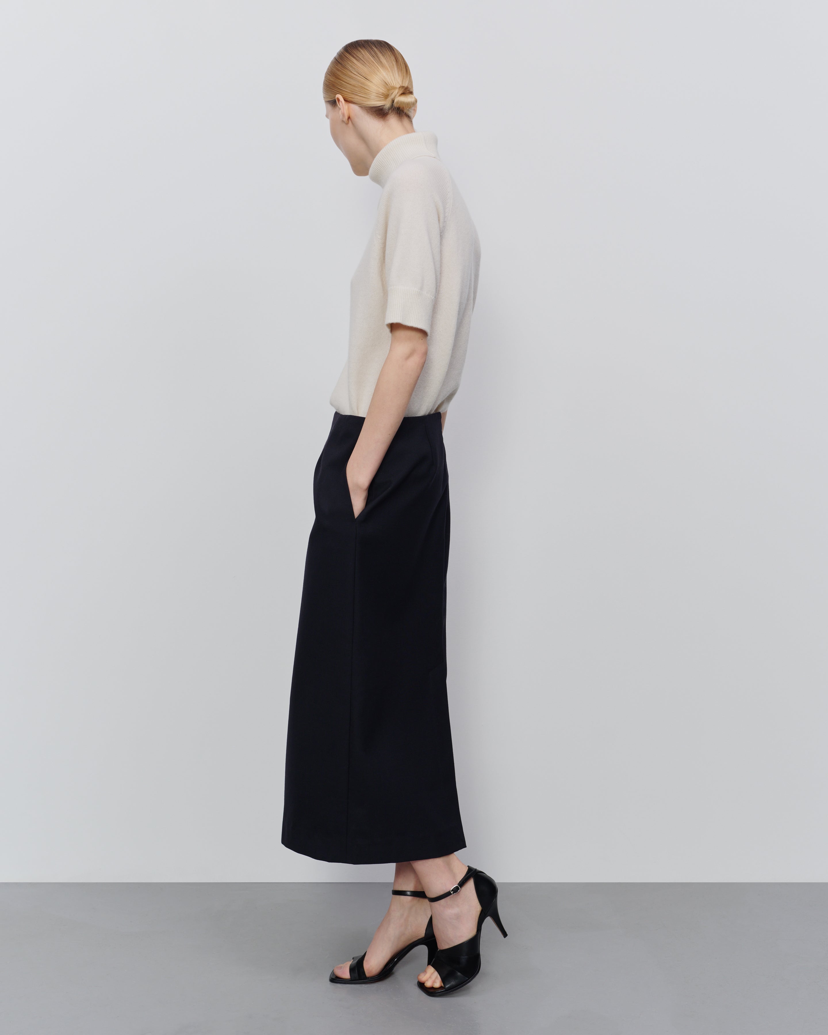 ESSENTIAL WOOL SUITING SKIRT