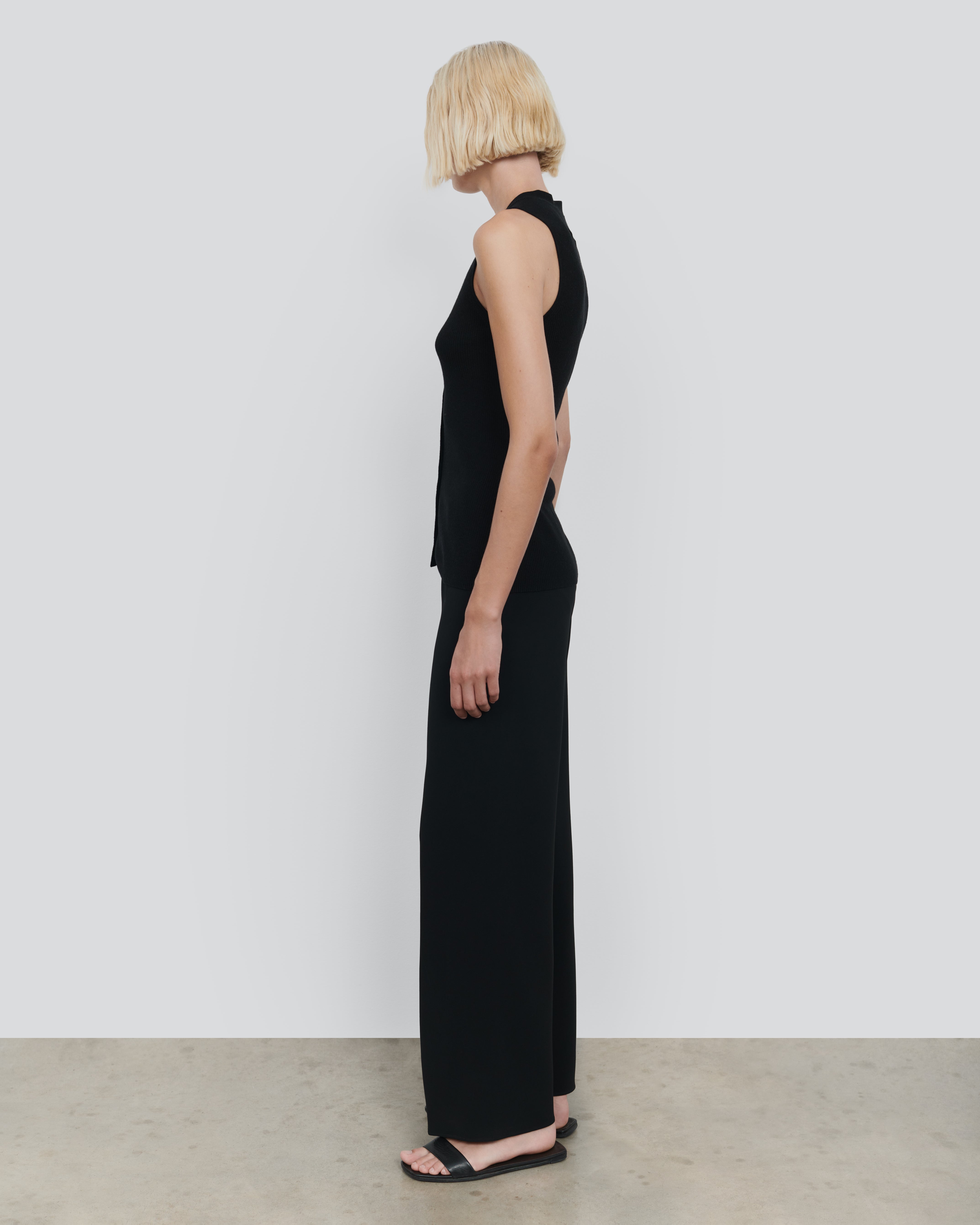 WOOL SILK SLEEVELESS VEST