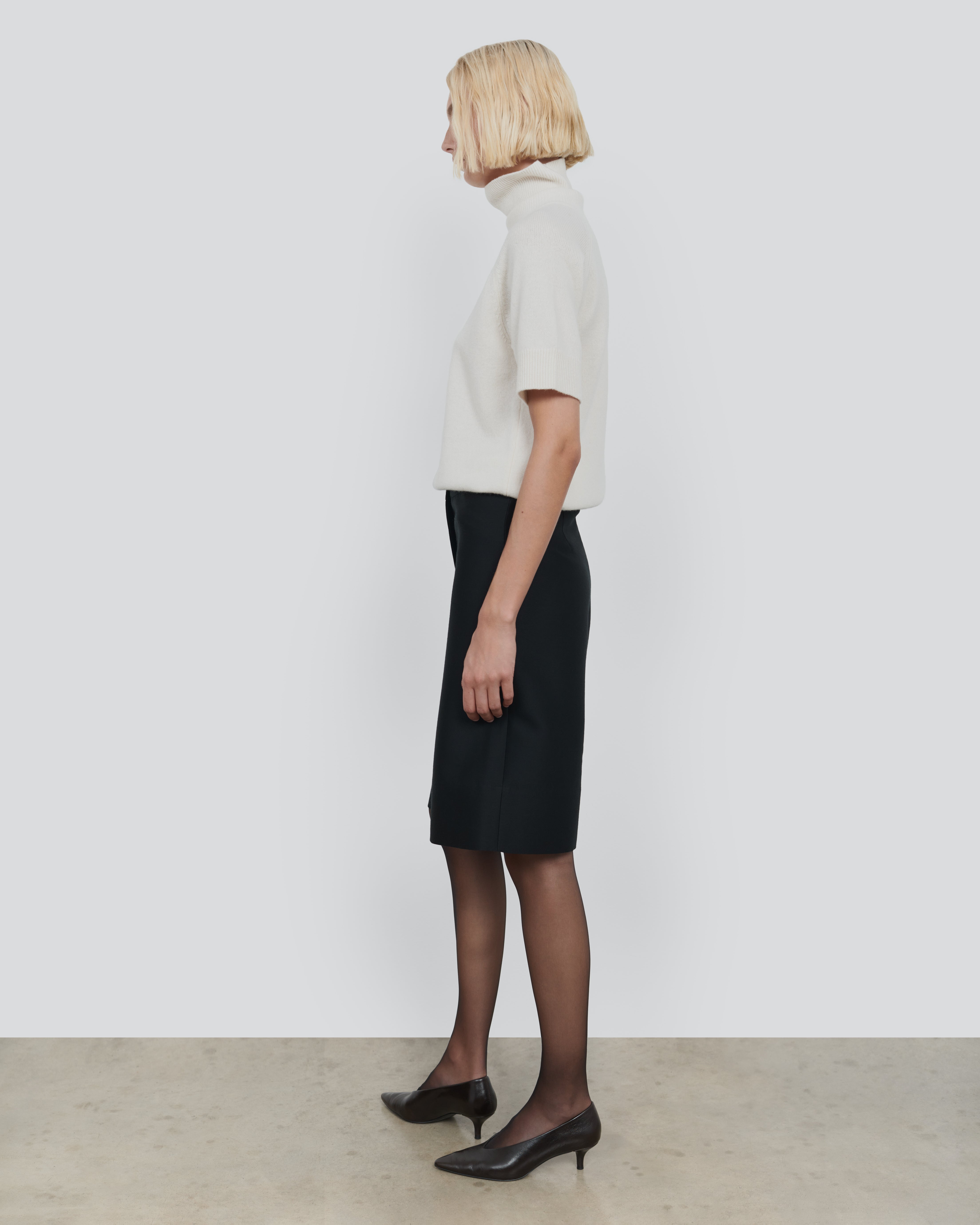 WOOL SILK BERMUDA SHORTS