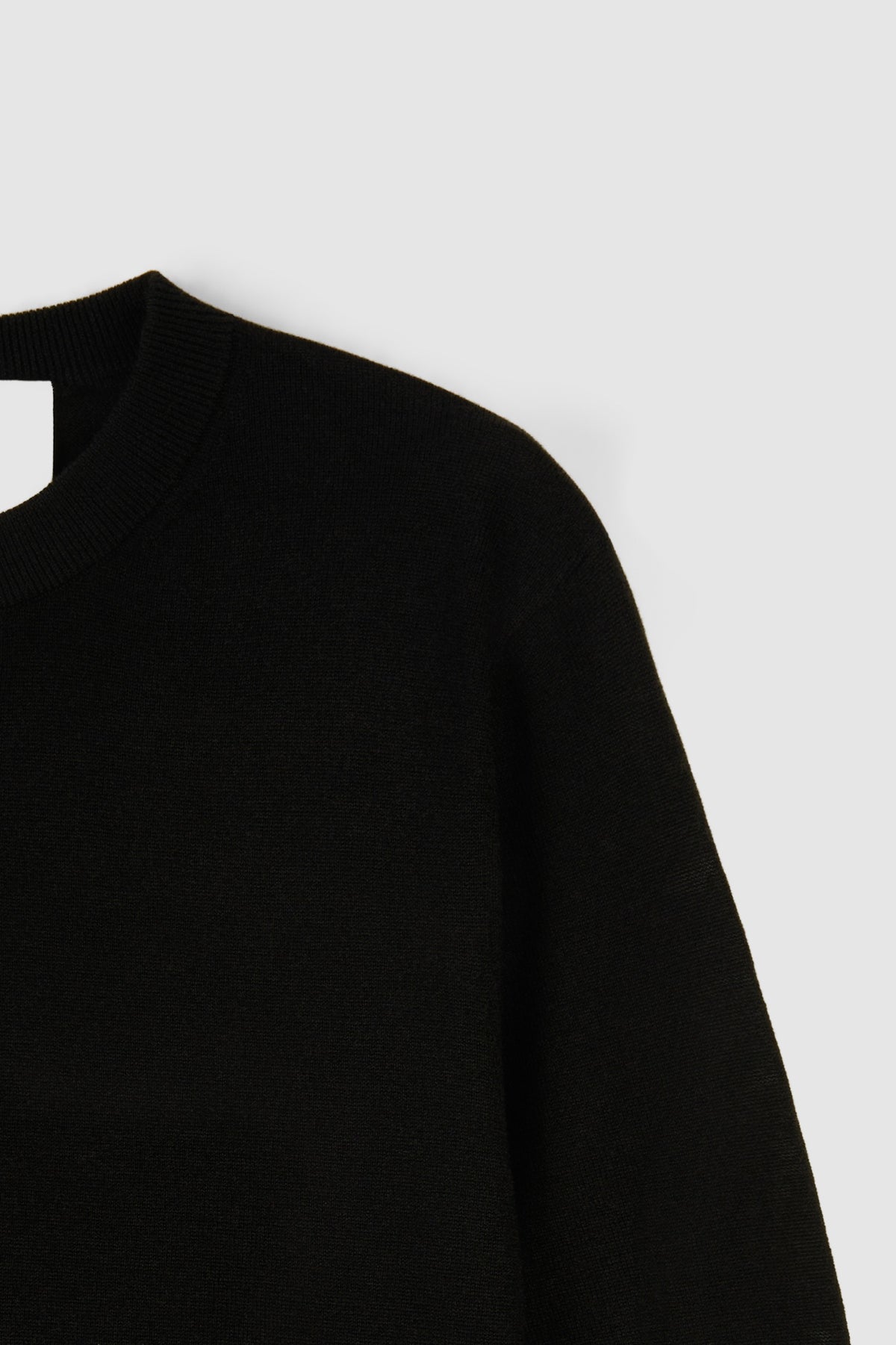MERINO SILK CLASSIC CREWNECK in Black - detail #colour_Black