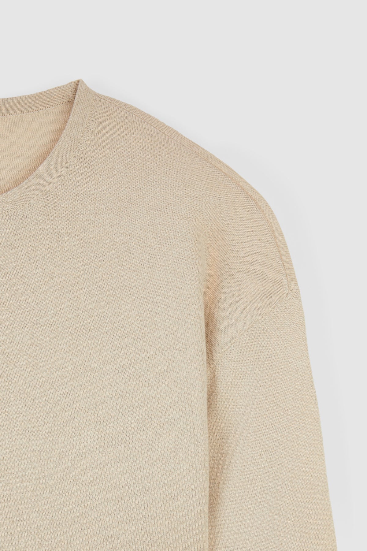 MERINO SILK RELAXED CREWNECK in L.CAMEL - detail #colour_L.CAMEL
