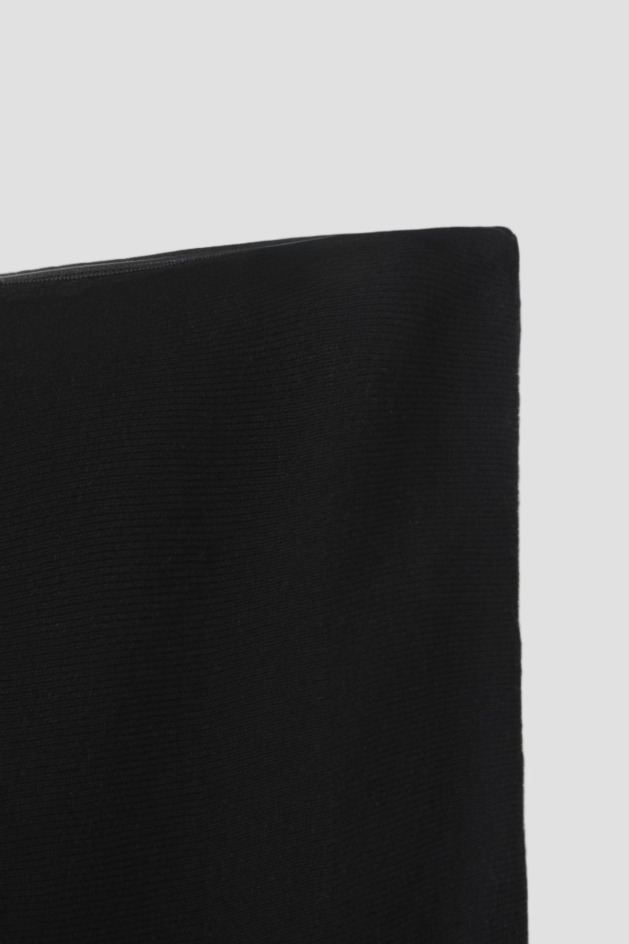 #colour_Black