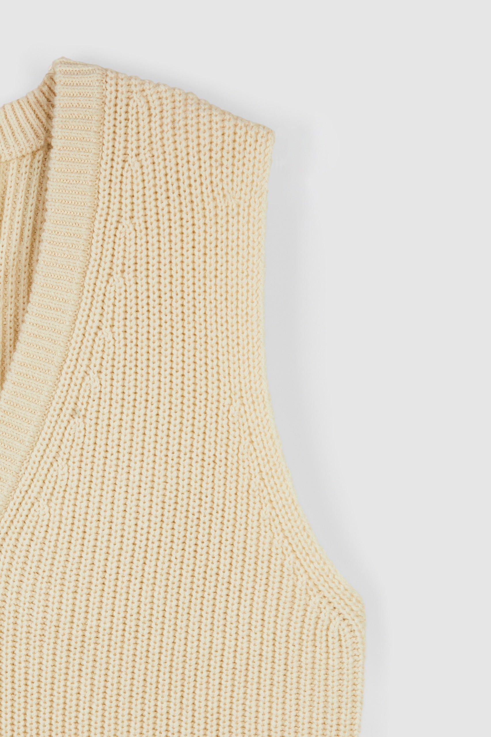 COTTON WOOL RIB SLEEVELESS VNECK