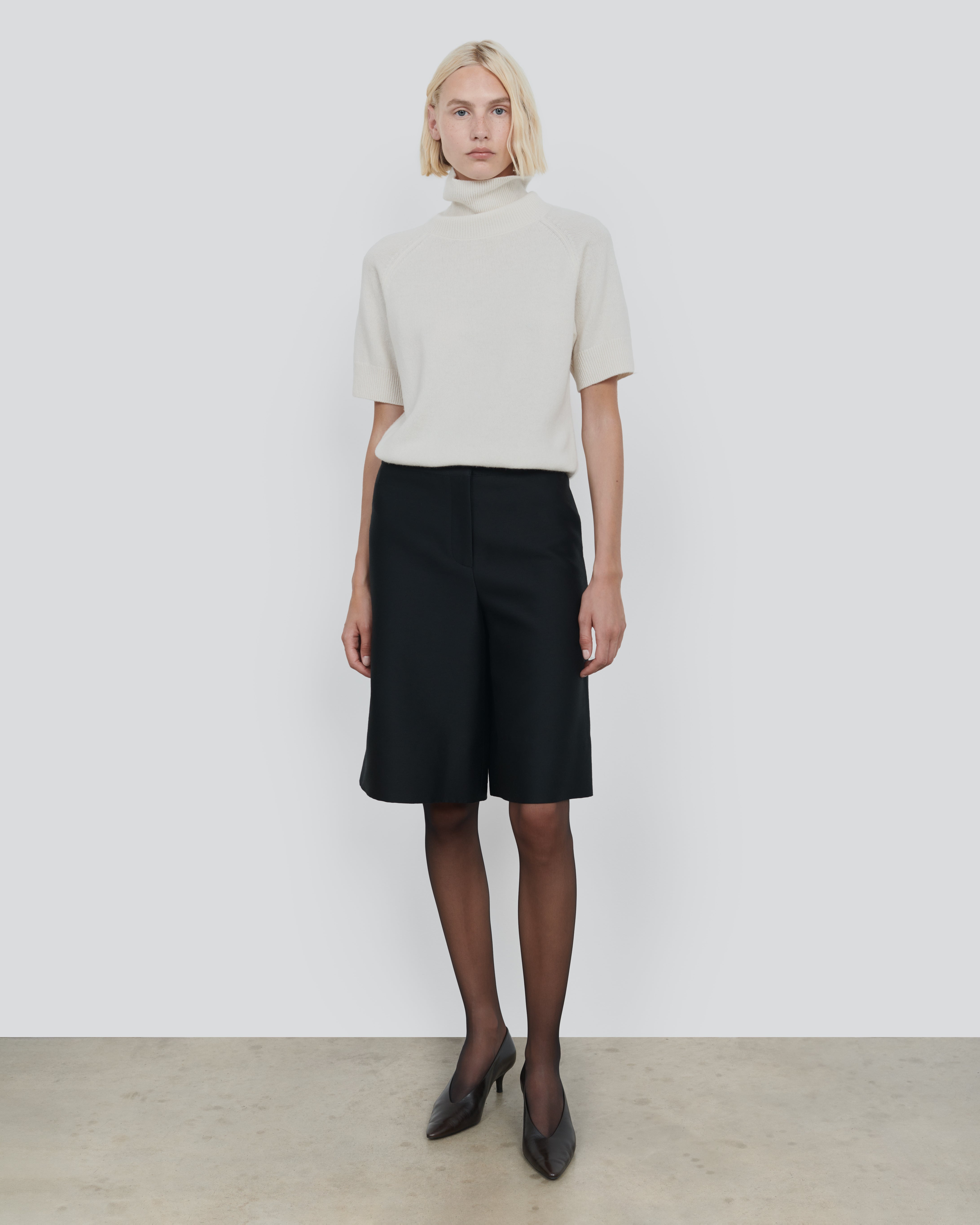 WOOL SILK BERMUDA SHORTS