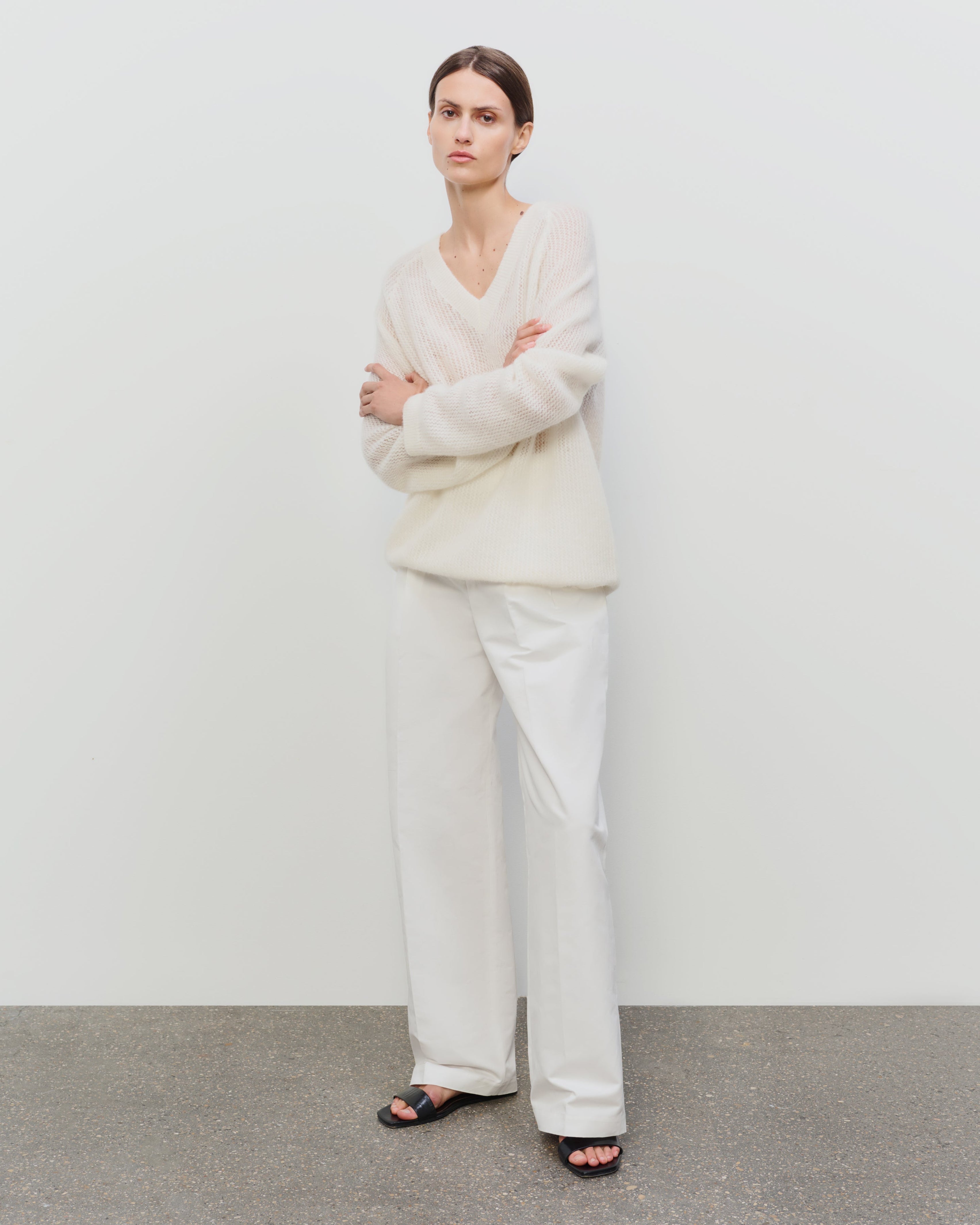 LIGHTWEIGHT ALPACA VNECK SWEATER